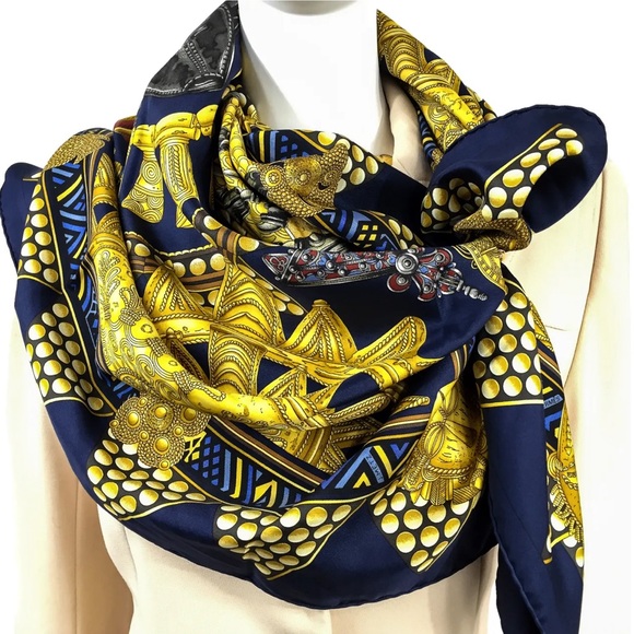 Hermès Scarf “L'or des Chefs” Navy & Gold 100% Silk Scarf ~ RARE! ~ Includes Box - Picture 6 of 16